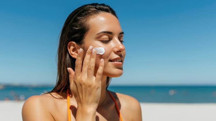 The Ultimate Guide: Best Sunscreen for Oily Skin Without White Cast in India